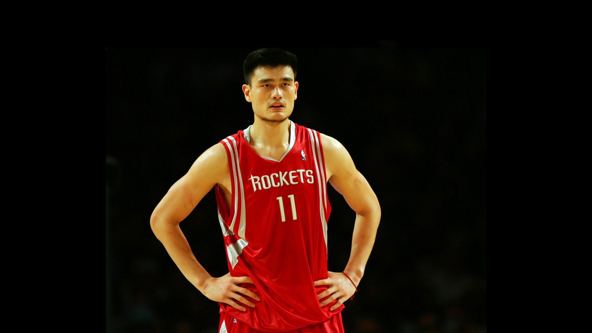 爱游戏-MVP宝座：王强三分绝杀让他当之无愧！，王强霸座