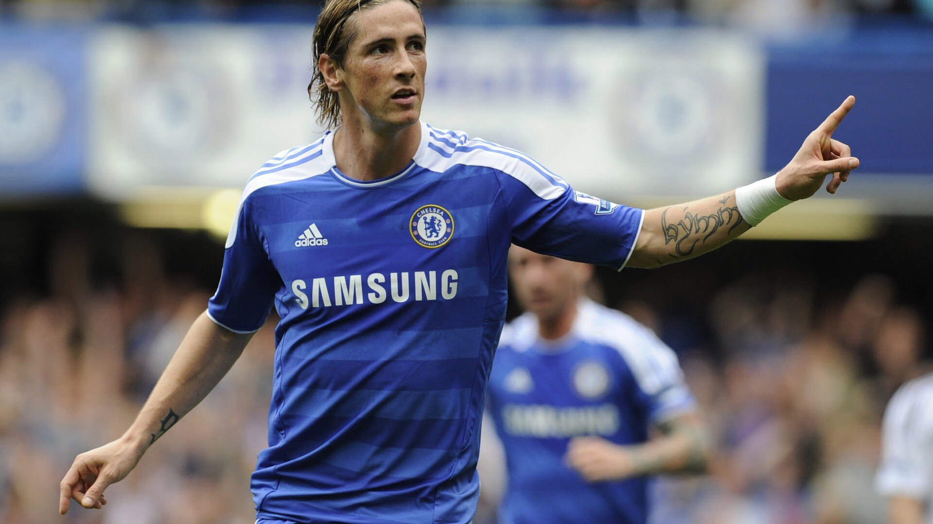 “英超劲旅迎来关键战役，锁定冠军目标！”，英超老牌劲旅