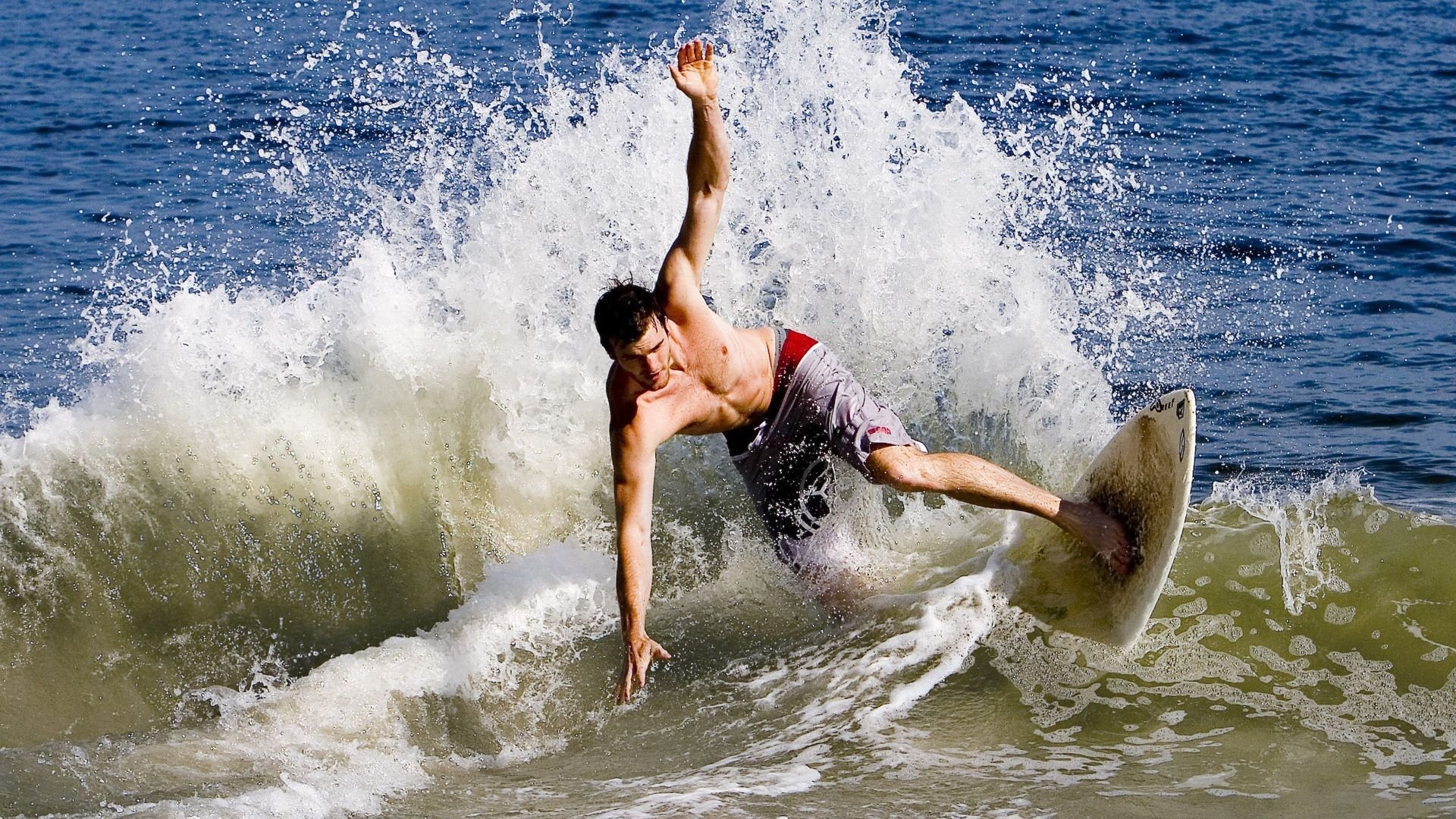 “詹姆斯30+10，再次登顶热搜话题”，詹姆斯是30号吗